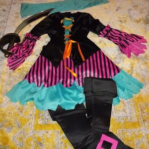 Girls Pirate Costume size 6-8 (possible 5 & 9)